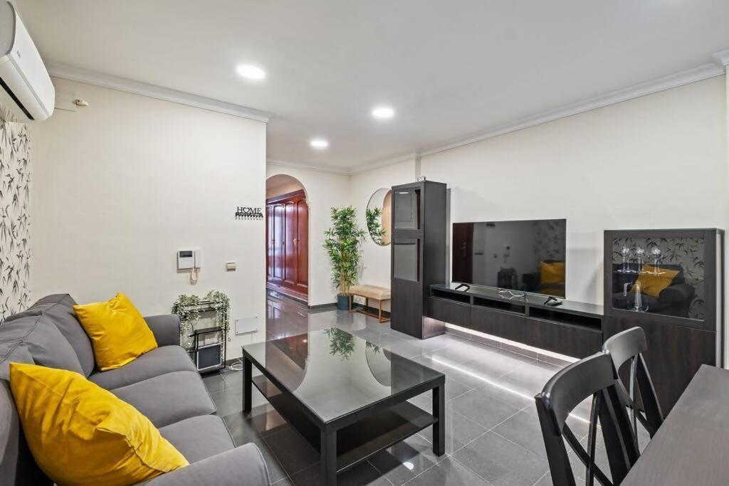Piso En Atarazanas Apartment Malaga Exterior photo